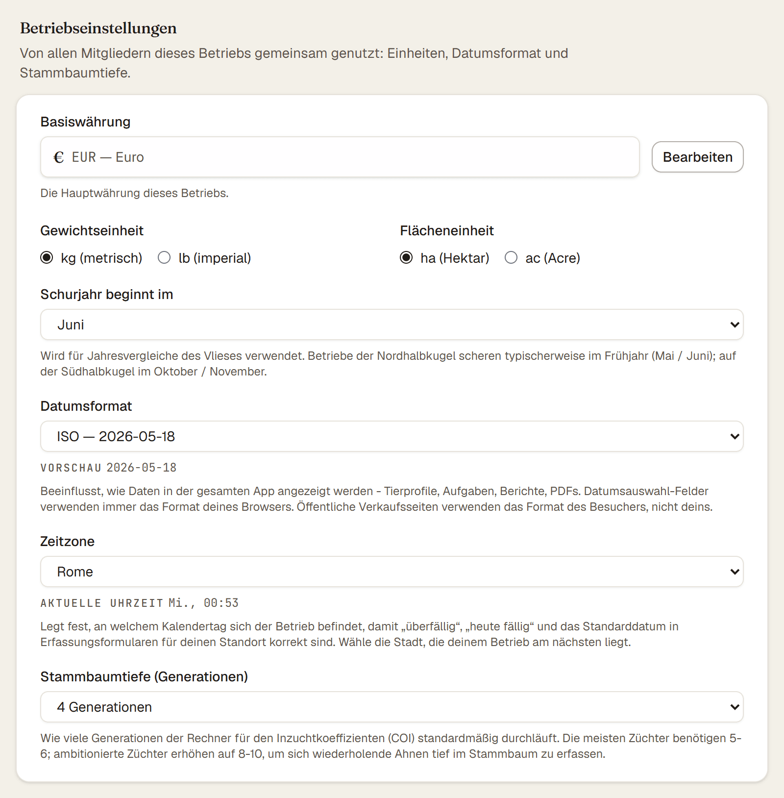 Die Karte der Betriebseinstellungen mit Gewichtseinheit, Datumsformat, Zeitzone und Basiswährung